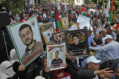 L’hypocrisie de l’AP exposée au grand jour à l’occasion de la Journée des Prisonniers palestiniens